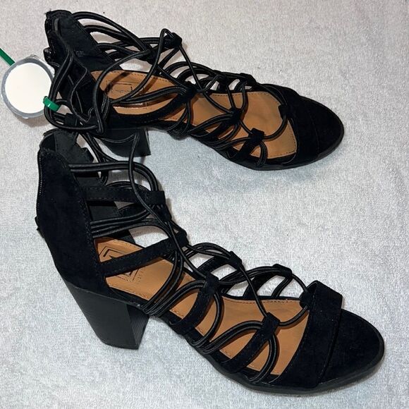 Black heels  - Picture 1 of 4